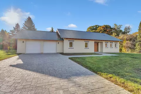 7 Meadow Ln, Arundel, ME 04046