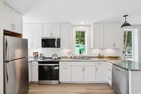 Kitchen - 3 Cedar Bnd #3, Boothbay, ME 04537 photo 5 of 6