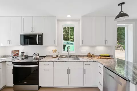 Kitchen - 3 Cedar Bnd #3, Boothbay, ME 04537 photo 4 of 6