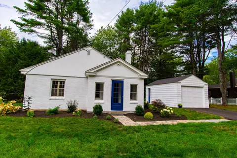 67 Johnson Rd, Falmouth, ME 04105