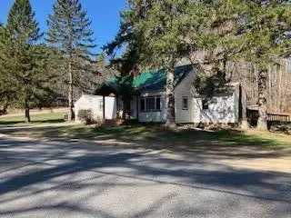 32 Station Rd, Oxford, ME 04270