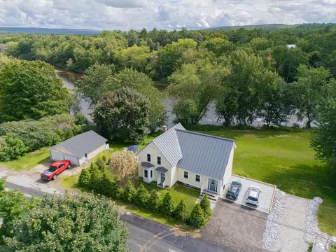 129 Philbrick St, Farmington, ME 04938