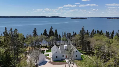 101 Cow Point Rd, Roque Bluffs, ME 04654