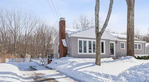 27 Brookview Ter, Portland, ME 04102