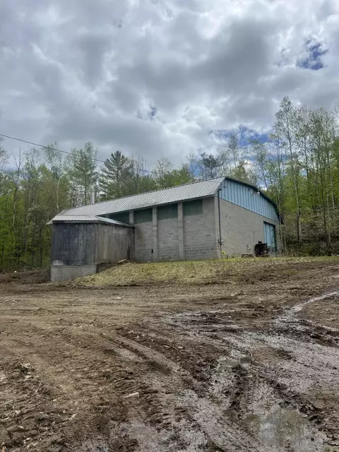 709 S South Rumford Rd, Rumford, ME 04276