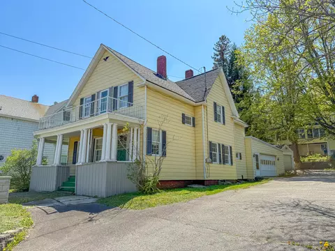 39 Washington St, Rumford, ME 04276