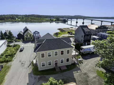 6 School St, Lubec, ME 04652
