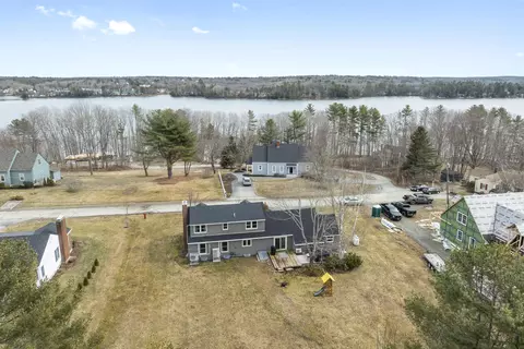 27 Pleasant St, Newcastle, ME 04553