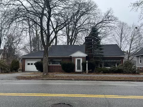 105 Gamage Ave, Auburn, ME 04210