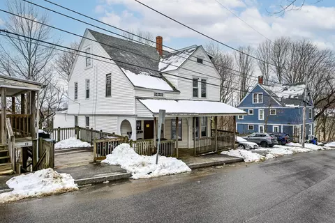 37 Highland Ave, Auburn, ME 04210