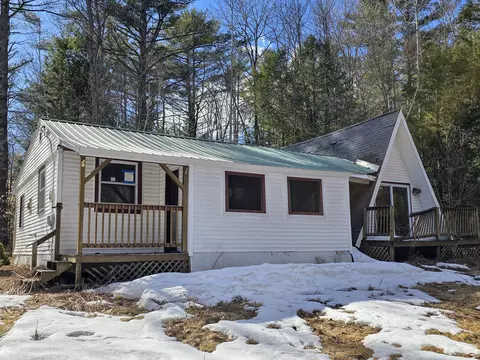 105 S Chatham Rd, Fryeburg, ME 04037