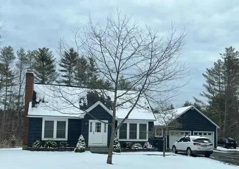 95 Woodridge Dr, Manchester, ME 04351