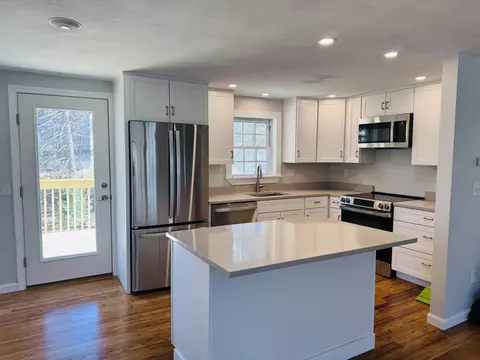 64 Summer St, Yarmouth, ME 04096