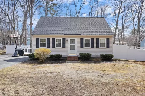 122 Brown St, Kennebunk, ME 04043