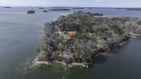 115 Maquoit Dr, Freeport, ME 04032