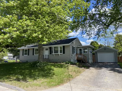 31 Amherst St, Auburn, ME 04210