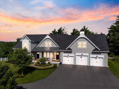 4 Ledge Rock Cir, Falmouth, ME 04105
