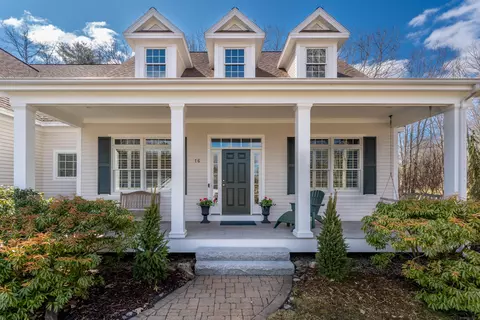 16 Old Oak Way, Falmouth, ME 04105