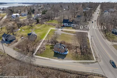 76 Fish St, Thomaston, ME 04861