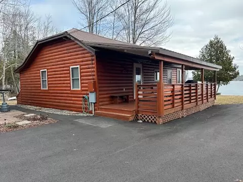 28 Valentine Ln, Dexter, ME 04930