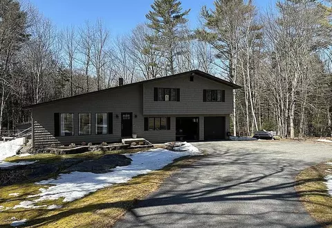 31 Merrill Rd, Freeport, ME 04032