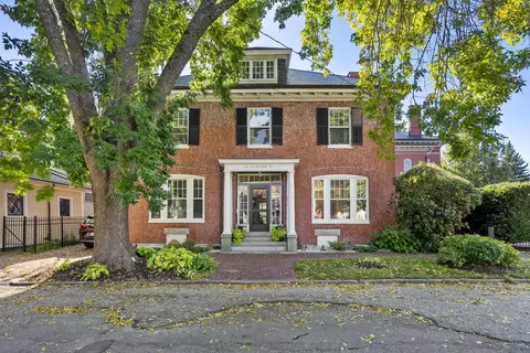22 Clifford St, Portland, ME 04102