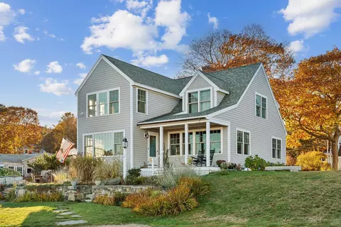4 Brooks St, Kennebunkport, ME 04046