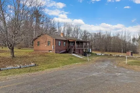 1413 Main Rd, Carmel, ME 04419