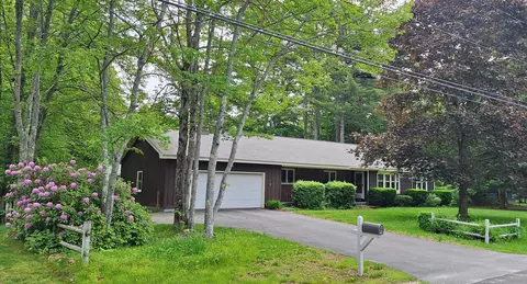 31 Arbor Ave, Topsham, ME 04086