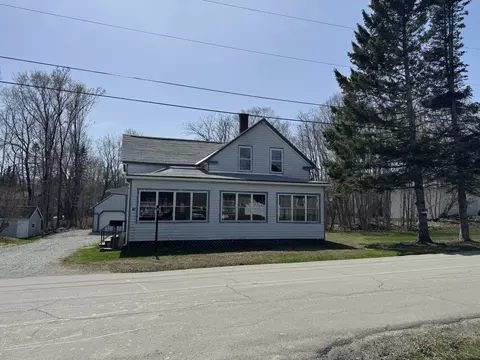 29 Cedar St, Dexter, ME 04930