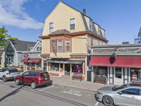 27 Townsend Ave, Boothbay Harbor, ME 04538