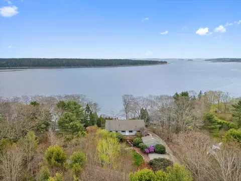31 Hidden Ln, Bremen, ME 04551