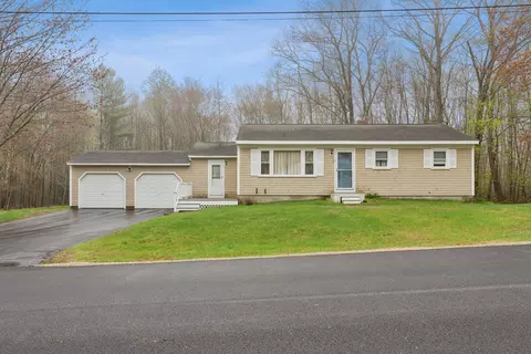 8 Plummer Ln, Kennebunk, ME 04043