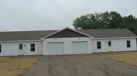 18 A Or B Thurlow Dr, Oxford, ME 04270