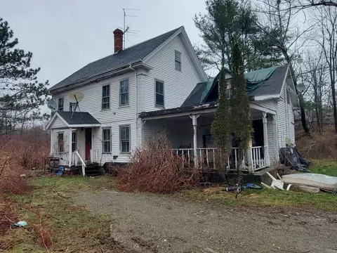90 E Main St, Searsport, ME 04974