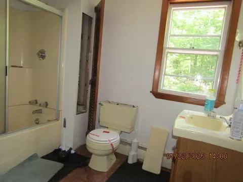 Bath - 30 New Hampshire St, Millinocket, ME 04462 photo 6 of 6