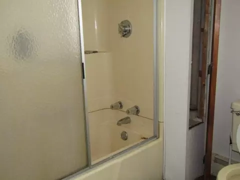 Bath - 30 New Hampshire St, Millinocket, ME 04462 photo 4 of 6