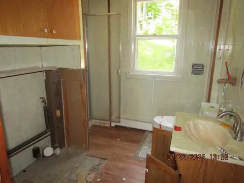 Bath - 30 New Hampshire St, Millinocket, ME 04462 photo 5 of 6