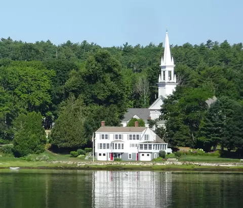 15 Church Ln, Phippsburg, ME 04562