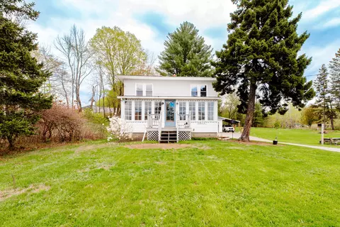 10 River St, Strong, ME 04983