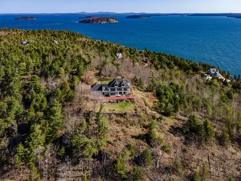 18 Greenway Ct, Bar Harbor, ME 04609