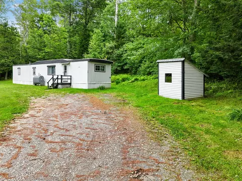 146 Ferry St, Solon, ME 04979