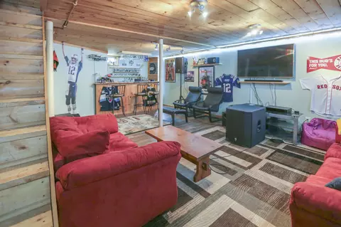 Living - 20 Searsmont Rd, Appleton, ME 04862 photo 3 of 4