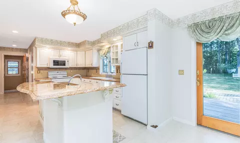 Kitchen - 31 Rebecca Rd, Ogunquit, ME 03907 photo 3 of 3