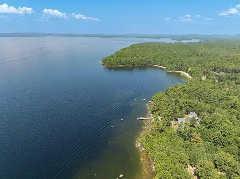 361 Cape Rd, Raymond, ME 04071