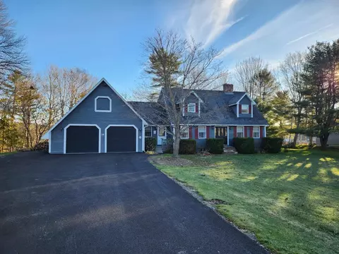14 Prouty Dr, Veazie, ME 04401