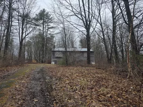 12 Middle Jam Rd, Gorham, ME 04038