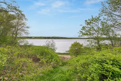 27 Greenway Dr, Falmouth, ME 04105