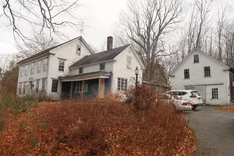 226 Pond Rd, Manchester, ME 04351