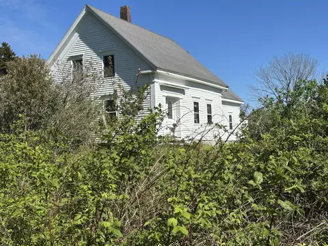 53 Ice Pond Ln, Matinicus Isle, ME 04851
